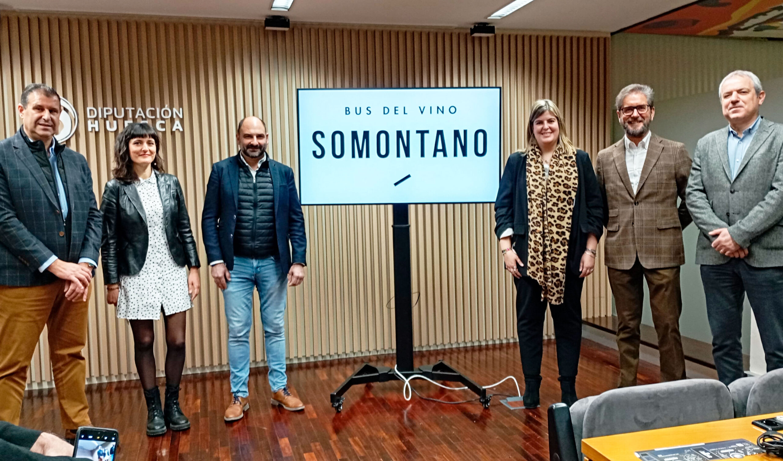 El patrimonio y la naturaleza se unen en el Bus del Vino Somontano 2025